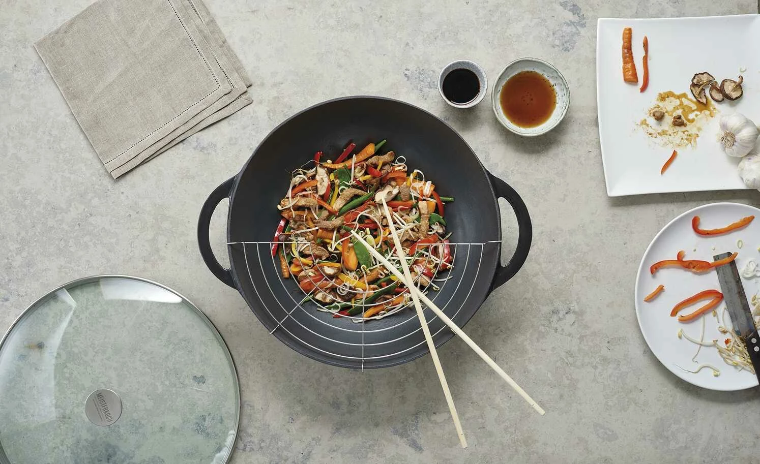 Meisterkoch Gusseisen-Wok mit Deckel OPUS